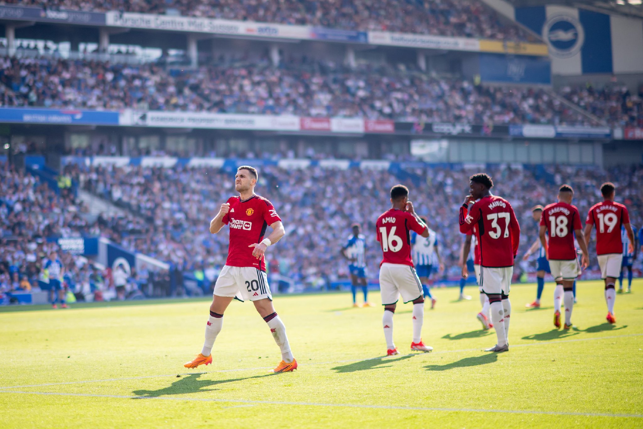 他展示了中 他展示了中